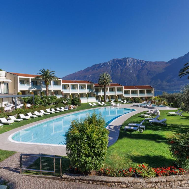 Park Hotel Imperial - Suite Deluxe Dotata di Terrazza con Vista sul Lago e Vasca da Bagno Idromassaggio - 2