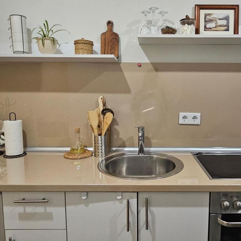 Moonrise Apartment - Studio Apartment - 15