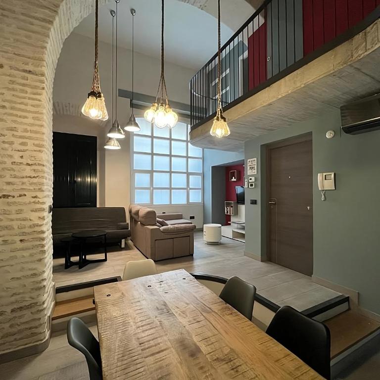 Apartamentos Living Sevilla Centro Maestranza - Apartamento de 3 dormitorios (8 adultos) - 1