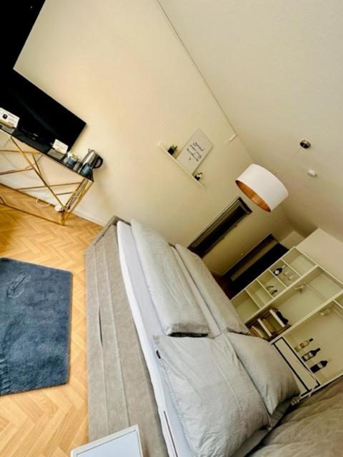 Pension COLUMBIA inkl Frühstück im Zentrum - Chambre Double de Luxe avec Balcon 1 - 18