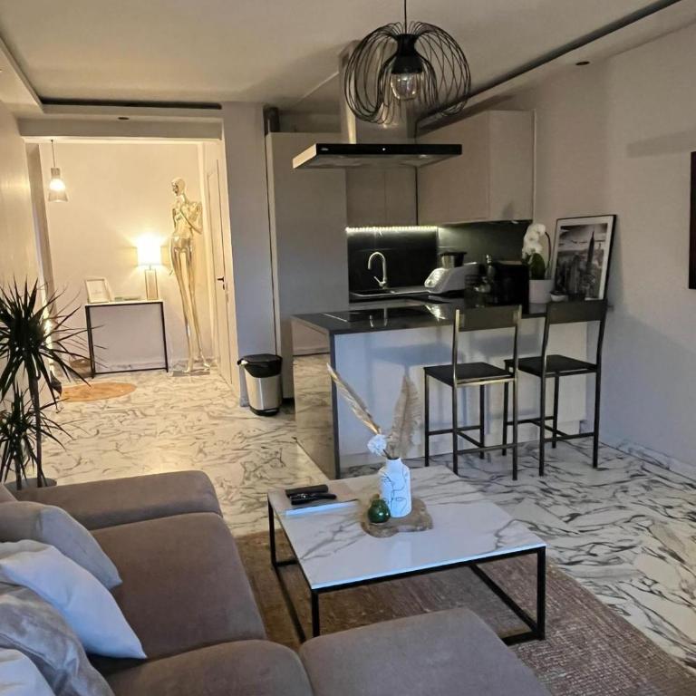 Beautiful apt - 10mn walk from beach - Apartamento de 2 dormitorios - 10