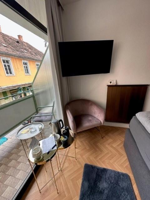 Pension COLUMBIA inkl Frühstück im Zentrum - Double Room (1 Adult + 1 Child) 2 - 18