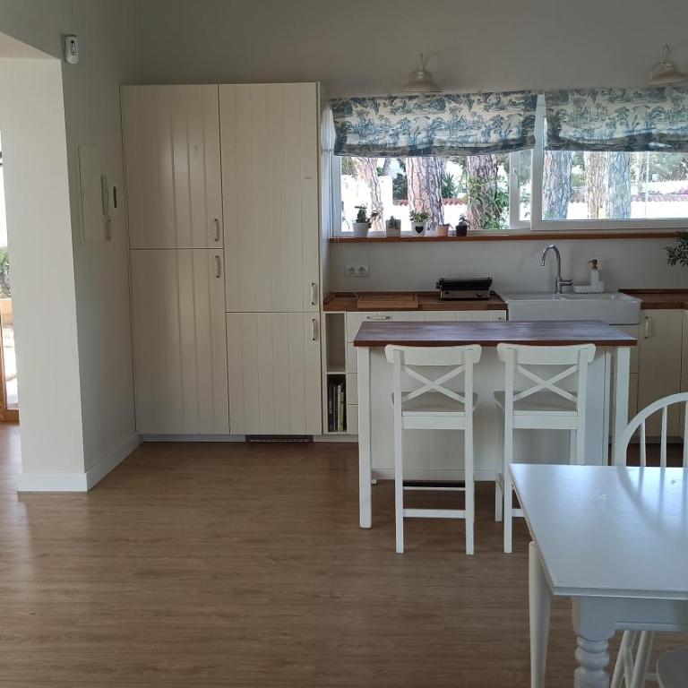Diseño y luz entre los pinos - Casa - 11