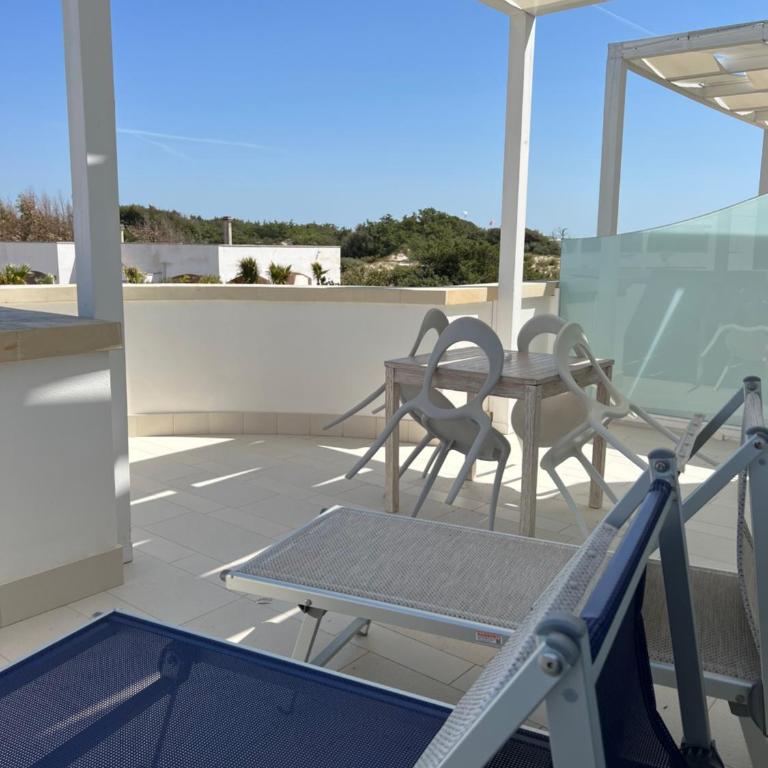 Tabù Hotel - Camera Matrimoniale con Terrazza e Vista Mare Parziale - 3