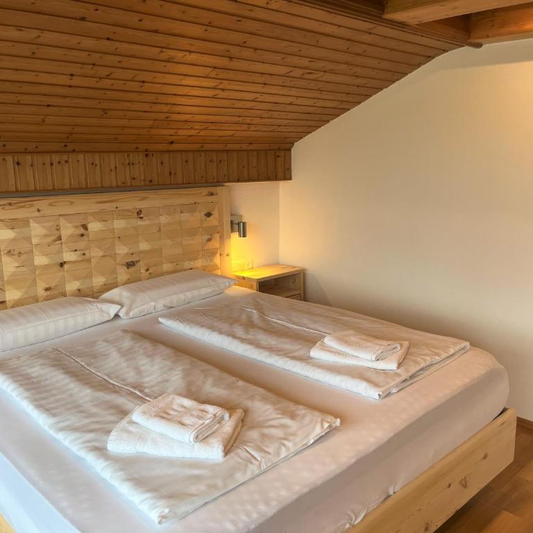 Gästehaus Forggensee - Doppelzimmer mit Schlossblick - 10