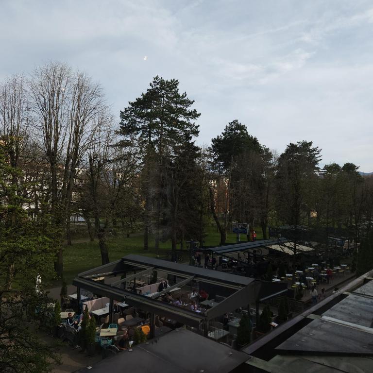 IN CLUB - Standardna Dvokrevetna Soba sa Bračnim Krevetom/Zasebnim Krevetima - 6