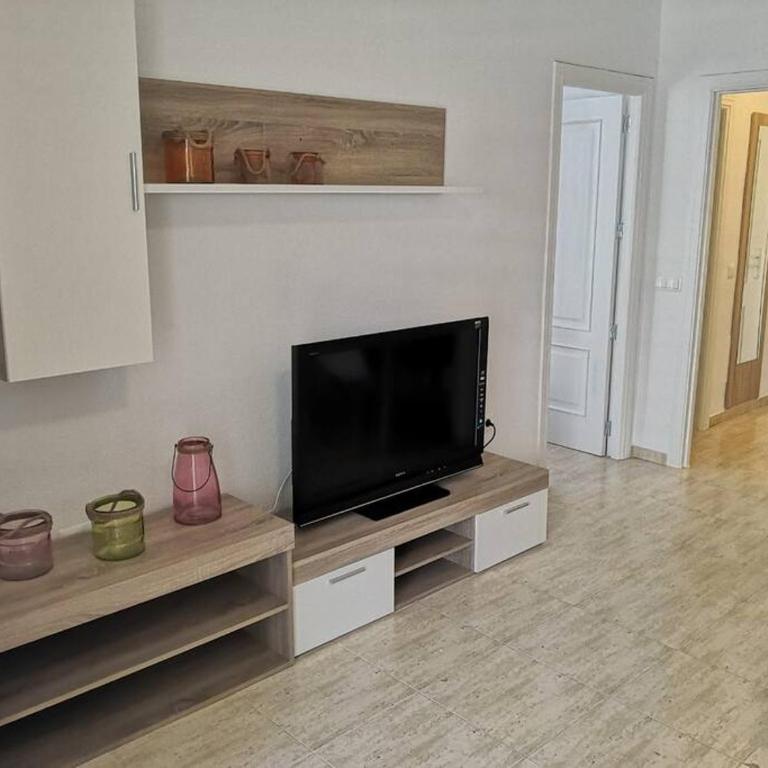 Apartamento Zona Playa En Roquetas Cerca de Bares Restaurantes y Centro Comercial - Two-Bedroom Apartment - 4