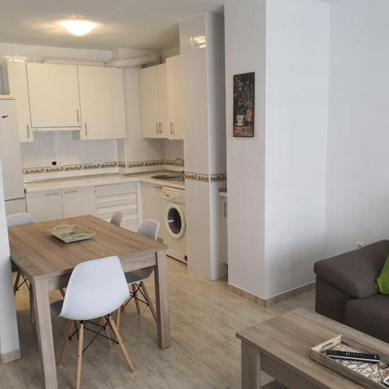 Apartamento Zona Playa En Roquetas Cerca de Bares Restaurantes y Centro Comercial - Two-Bedroom Apartment - 5