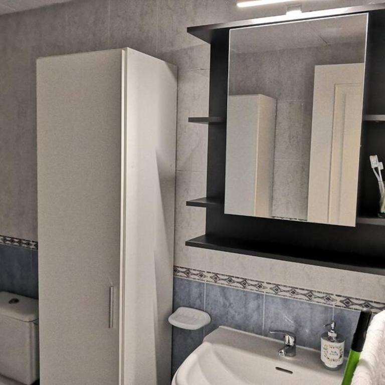 Apartamento Zona Playa En Roquetas Cerca de Bares Restaurantes y Centro Comercial - Two-Bedroom Apartment - 8