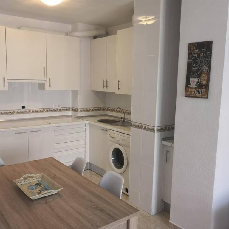 Apartamento Zona Playa En Roquetas Cerca de Bares Restaurantes y Centro Comercial - Two-Bedroom Apartment - 13
