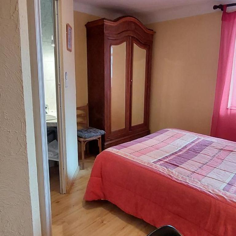 Hotel pascal - Chambre Double avec Toilettes Communes - 1