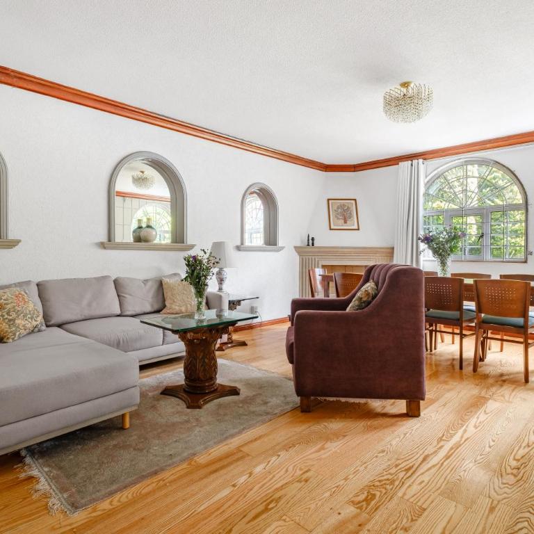 Senda Stays Coyoacan - 6BR Casa and Garden Steps from Frida Kahlo - Six-Bedroom House - 8