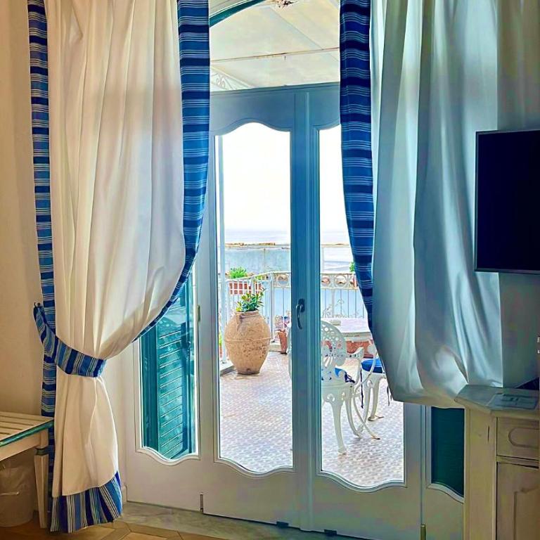 Hotel Villa Delle Palme in Positano - Camera Matrimoniale/Doppia con Letti Singoli con Terrazza - 13