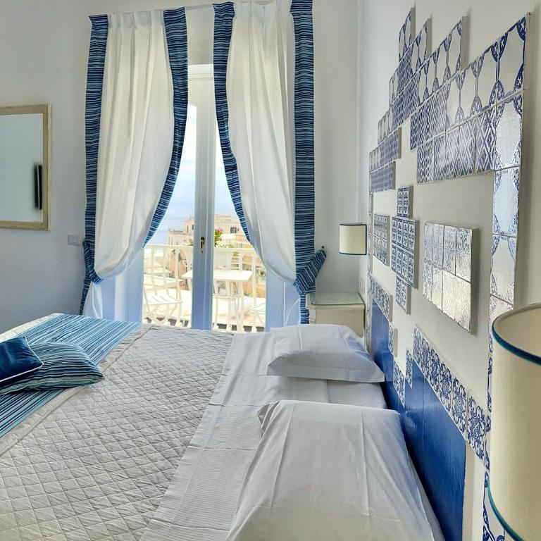 Hotel Villa Delle Palme in Positano - Camera Matrimoniale/Doppia con Letti Singoli con Balcone - 34