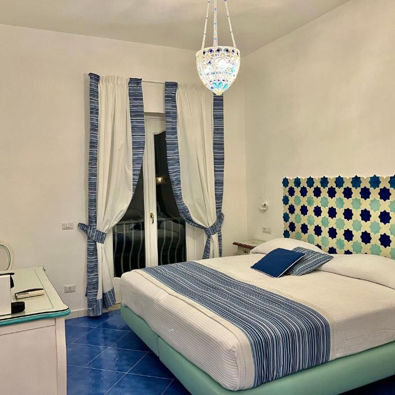 Hotel Villa Delle Palme in Positano - Camera Matrimoniale/Doppia con Letti Singoli con Balcone - 35