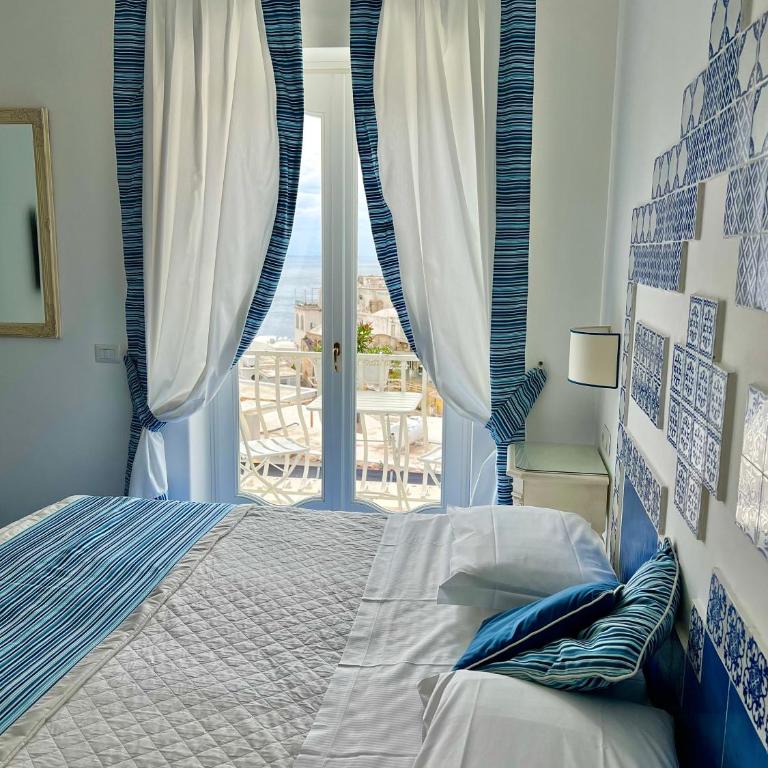 Hotel Villa Delle Palme in Positano - Camera Matrimoniale/Doppia con Letti Singoli con Balcone - 37