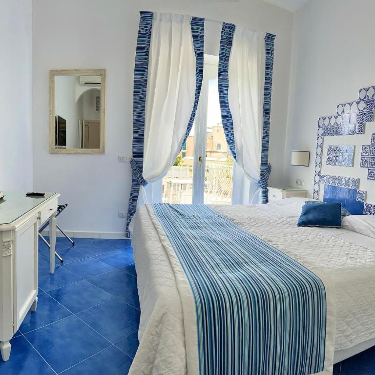 Hotel Villa Delle Palme in Positano - Camera Matrimoniale/Doppia con Letti Singoli con Balcone - 5