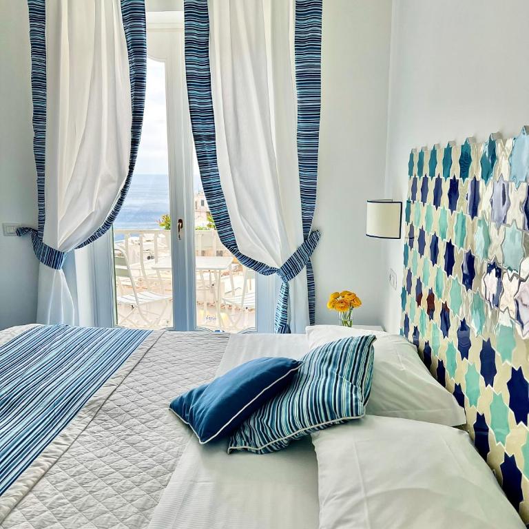 Hotel Villa Delle Palme in Positano - Camera Matrimoniale/Doppia con Letti Singoli con Balcone - 38