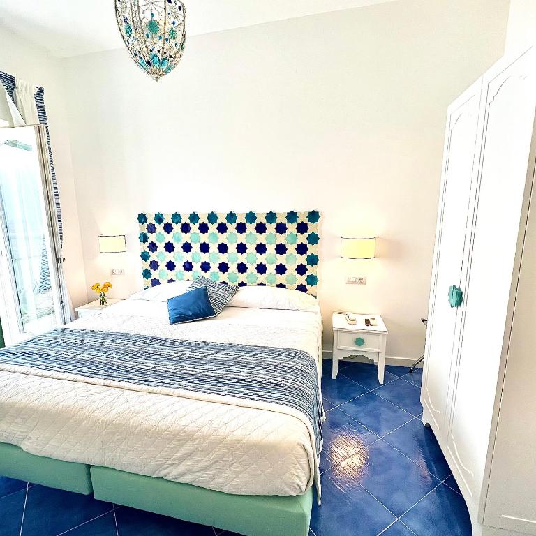 Hotel Villa Delle Palme in Positano - Camera Matrimoniale/Doppia con Letti Singoli con Balcone - 41