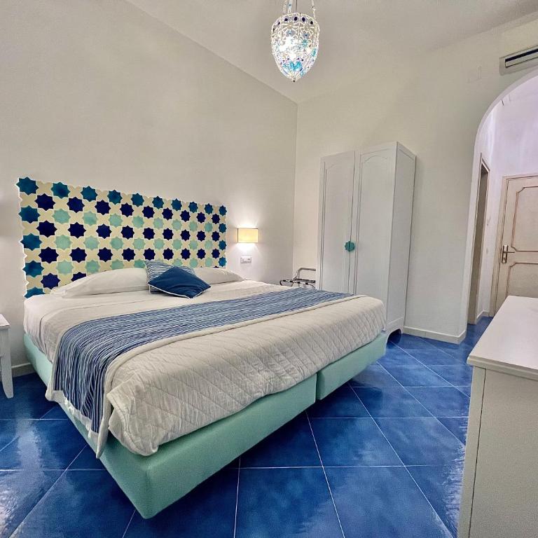 Hotel Villa Delle Palme in Positano - Camera Matrimoniale/Doppia con Letti Singoli con Balcone - 4