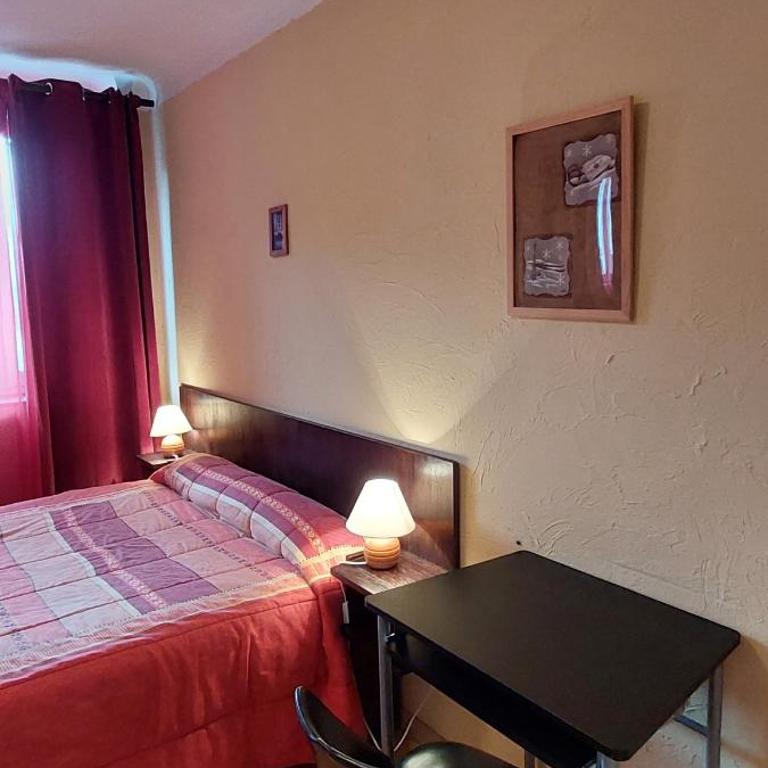 Hotel pascal - Chambre Double avec Toilettes Communes - 4