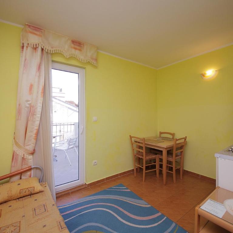 Apartments Tamara - Apartman sa Jednom Spavaćom Sobom i Balkonom (3 Odrasle Osobe) - 7