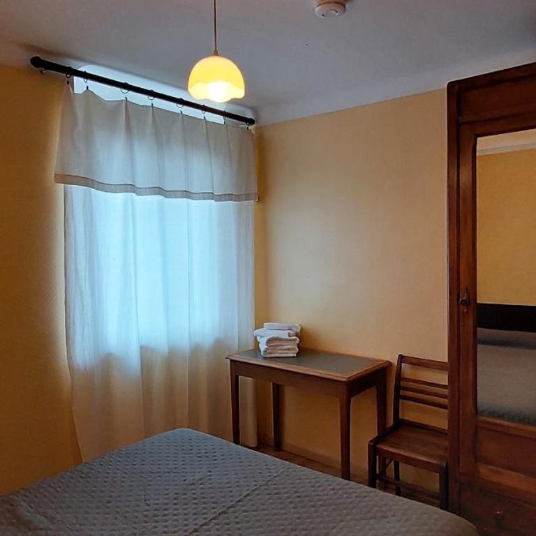 Hotel pascal - Chambre Double avec Toilettes Communes - 6