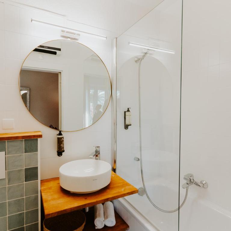 Hôtel Le Petit Castel - Petite Chambre Double - 9