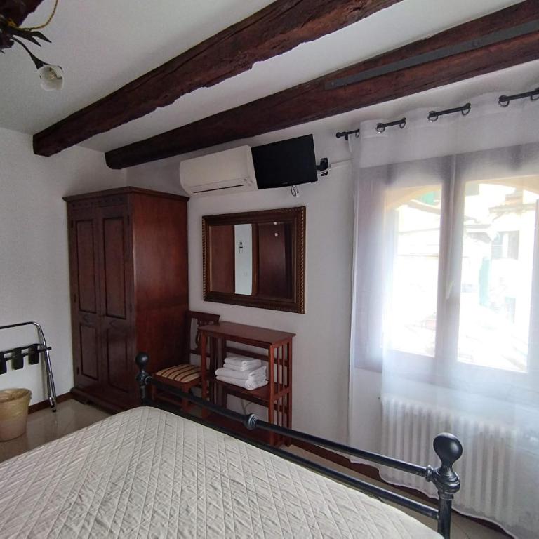 Sweet Venice - checkin at "Alloggi SS Giovanni e Paolo" - Double or Twin Room with Shared External Bathroom - 14
