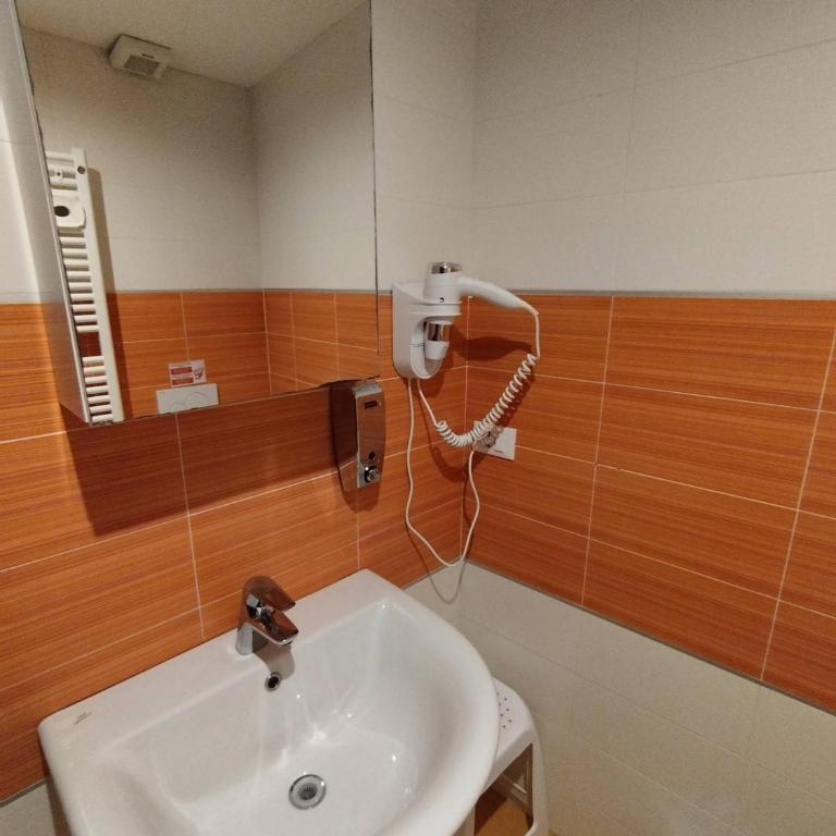Sweet Venice - checkin at "Alloggi SS Giovanni e Paolo" - Double or Twin Room with Shared External Bathroom - 17