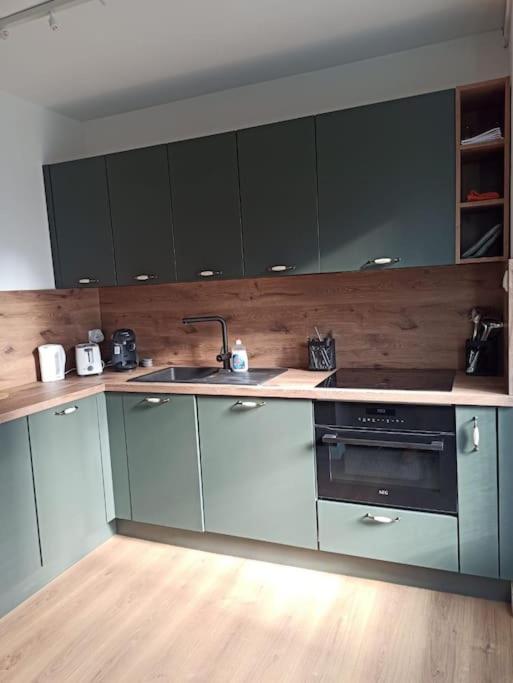 Superbe studio avec cour et parking gratuit à 5 min du château - Apartamento de 1 dormitorio - 12