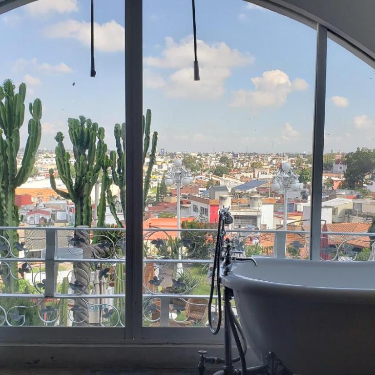 Hotel Temático Casa Puebla - Habitación con cama extragrande y vistas a la montaña - 14