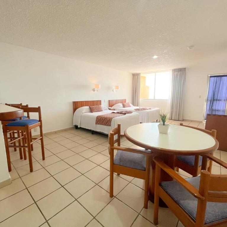Costa de Oro Beach Hotel - Junior Suite with Ocean View - 4