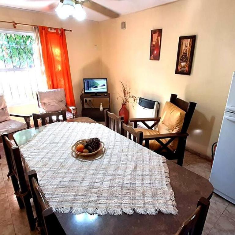 Departamento muy amplio y cómodo. Impecable! PB - Two-Bedroom House - 7