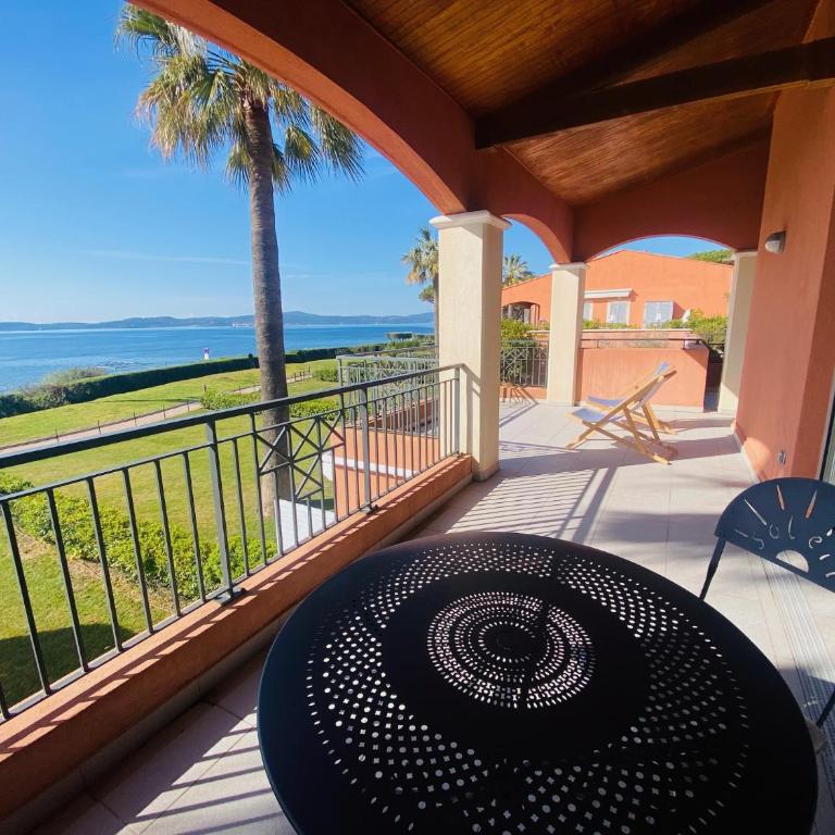Appartement de la mer - Three-Bedroom Apartment - 10