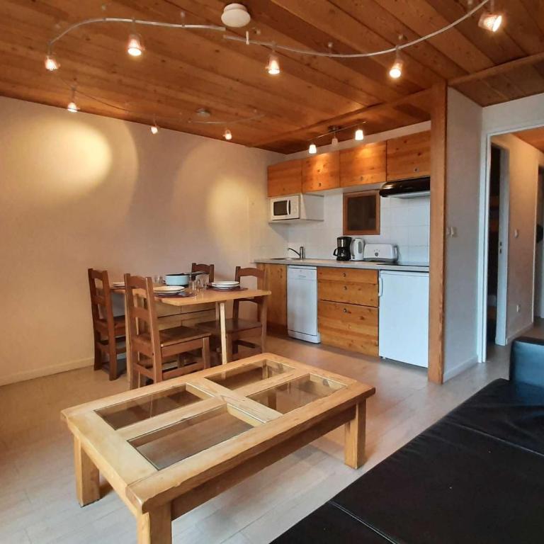 Studio rénové avec balcon sud et parking, 4 personnes, Montgenèvre - FR-1-330D-66 - Appartement (4 Adultes) - 1