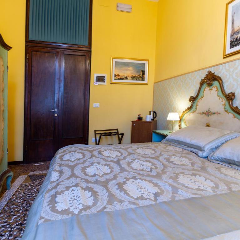 Art Dreams B&B - Camera Matrimoniale con Bagno in Comune - 9
