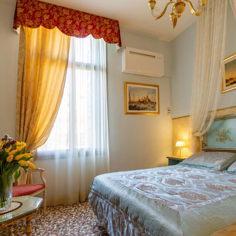 Art Dreams B&B - Camera Matrimoniale con Bagno in Comune - 1