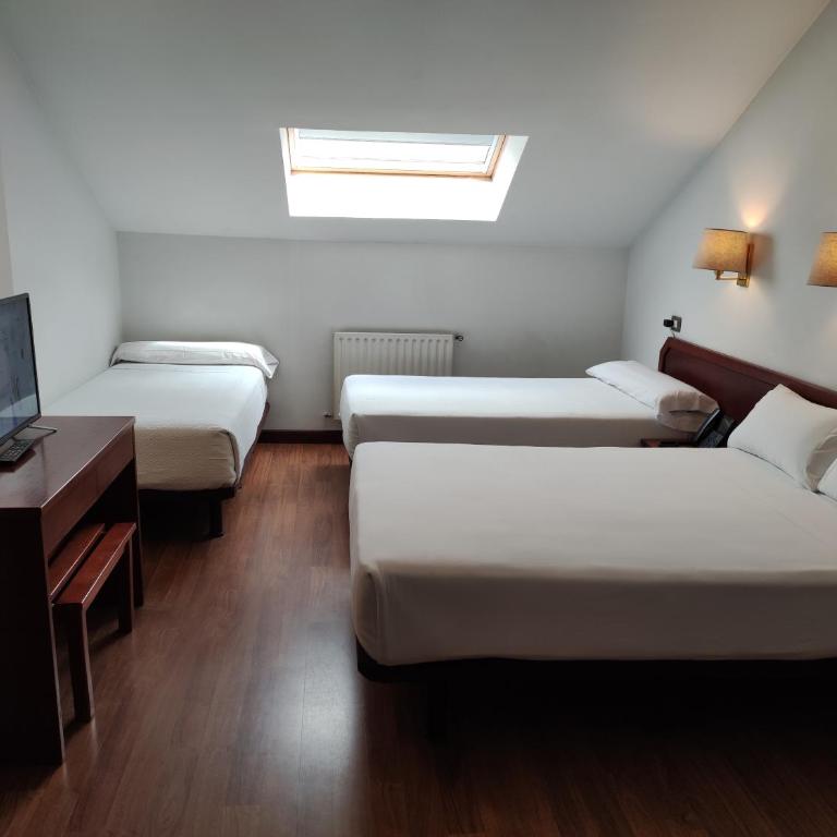 Hotel Compostela Vigo - Habitación Triple - 6