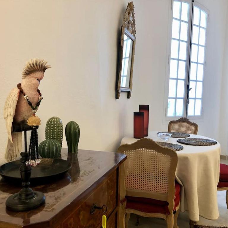 Ulysse, Appartement Spacieux au Centre Historique d'Uzès en rez-de-chaussée avec extérieur, proche parking des Marroniers - Appartement 1 Chambre - 16