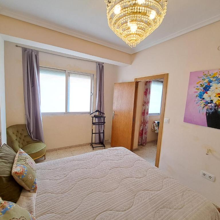 3 bedroom Flat with WiFi - Three-Bedroom Apartment - 17