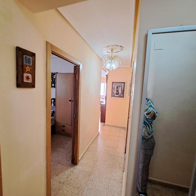 3 bedroom Flat with WiFi - Three-Bedroom Apartment - 18