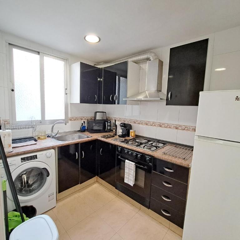 3 bedroom Flat with WiFi - Three-Bedroom Apartment - 19