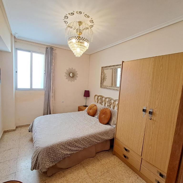 3 bedroom Flat with WiFi - Three-Bedroom Apartment - 21