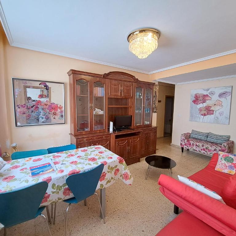 3 bedroom Flat with WiFi - Three-Bedroom Apartment - 13