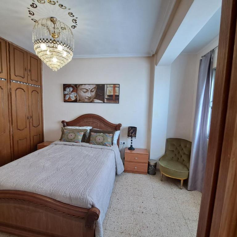 3 bedroom Flat with WiFi - Three-Bedroom Apartment - 25