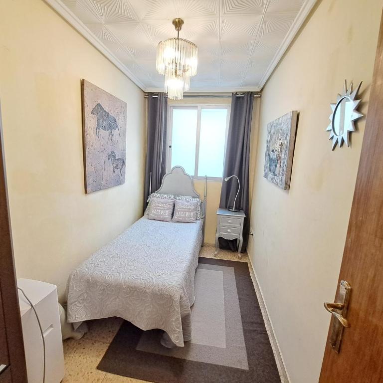 3 bedroom Flat with WiFi - Three-Bedroom Apartment - 26