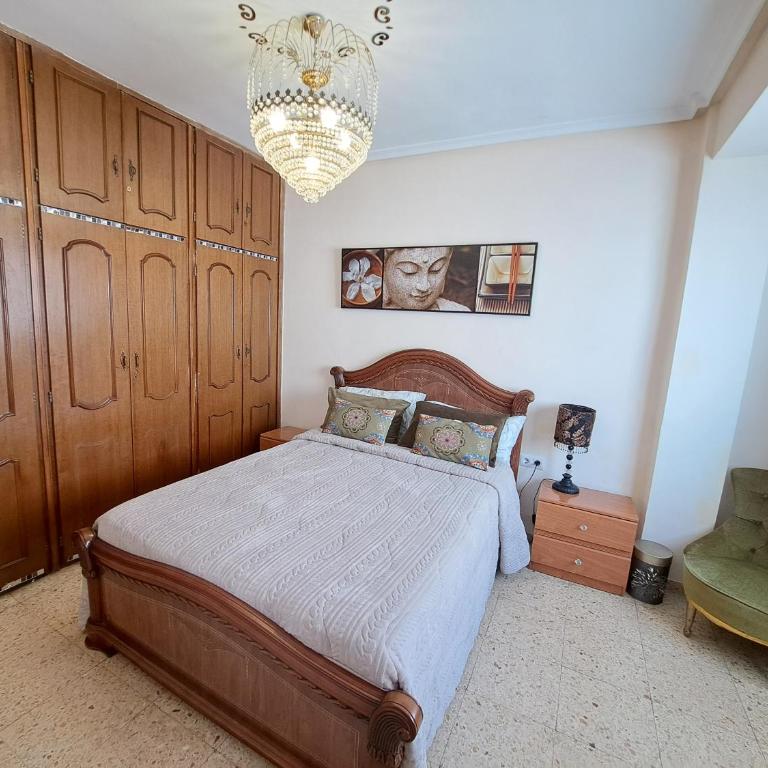 3 bedroom Flat with WiFi - Three-Bedroom Apartment - 28