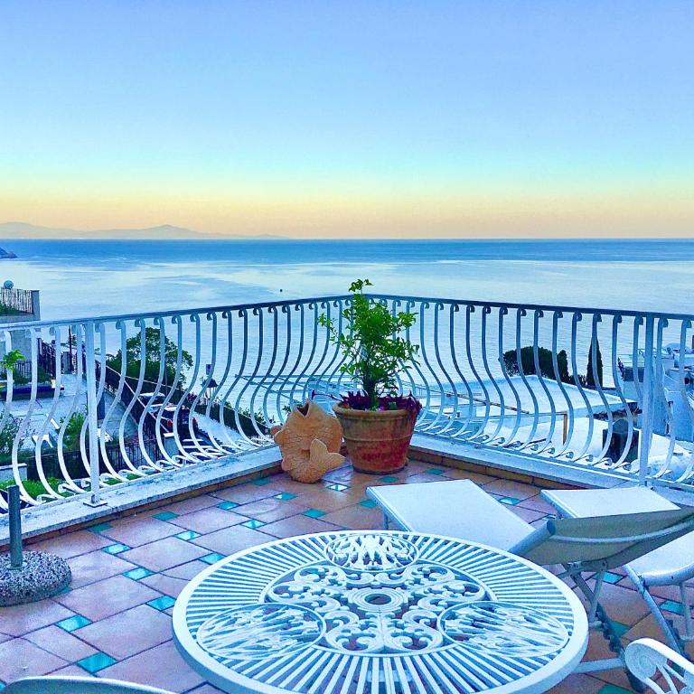 Hotel Villa Delle Palme in Positano - Camera Matrimoniale Deluxe - 1