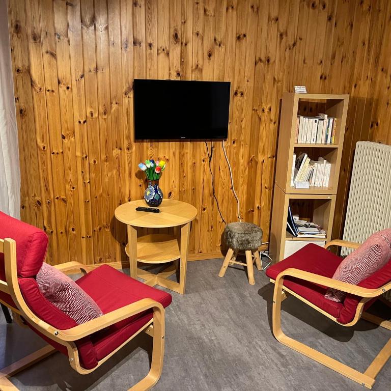 Au village d'Evolène, très joli studio calme et ensoleillé - Studio-Apartment - 8
